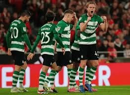 中超强队国安在亚冠被越南绝杀，国脚表现低迷，暴露中国足球实力与管理问题。